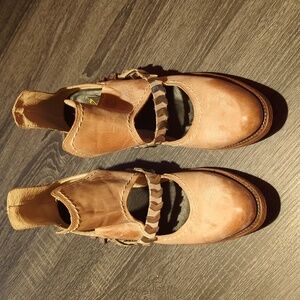 Freebird by Steven Blade Taupe